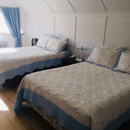 Le Petit Chateau Montebello B&B Esterno foto