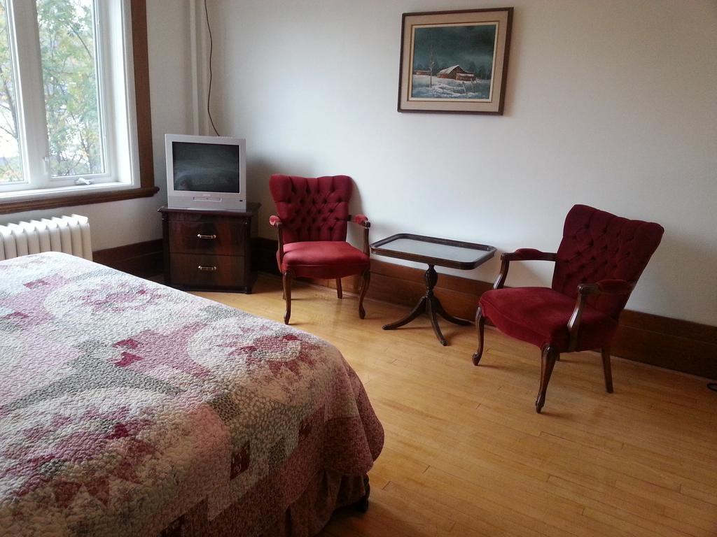 Le Petit Chateau Montebello B&B Camera foto