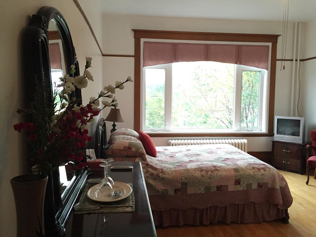 Le Petit Chateau Montebello B&B Camera foto