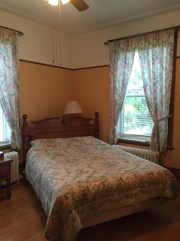 Le Petit Chateau Montebello B&B Camera foto