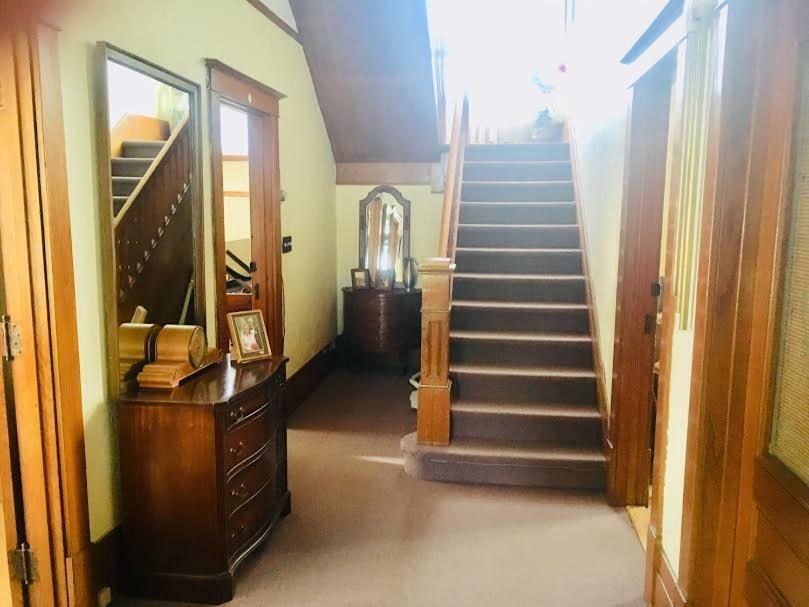 Le Petit Chateau Montebello B&B Esterno foto