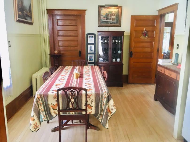 Le Petit Chateau Montebello B&B Esterno foto